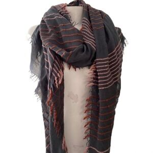 💎 Elegant Striped Scarf